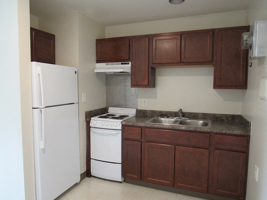 William G. Schnute Tower Apartments, 1030 W. Franklin Street